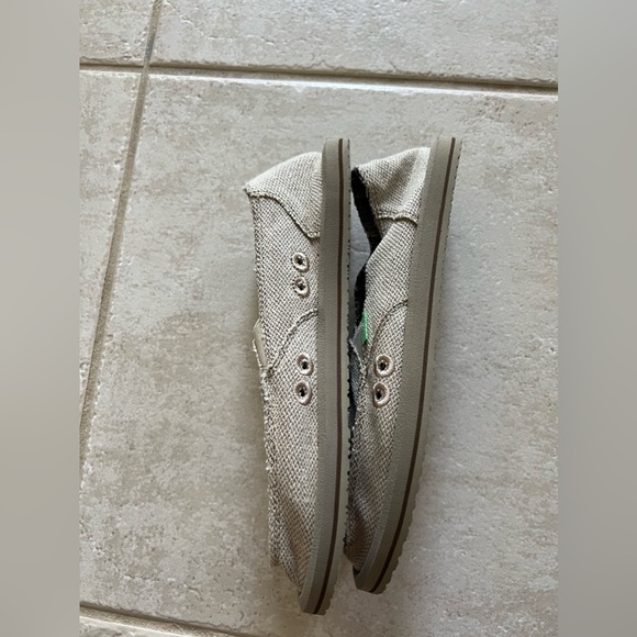 Sanuk Size 9 - NWOT - Picture 2 of 5